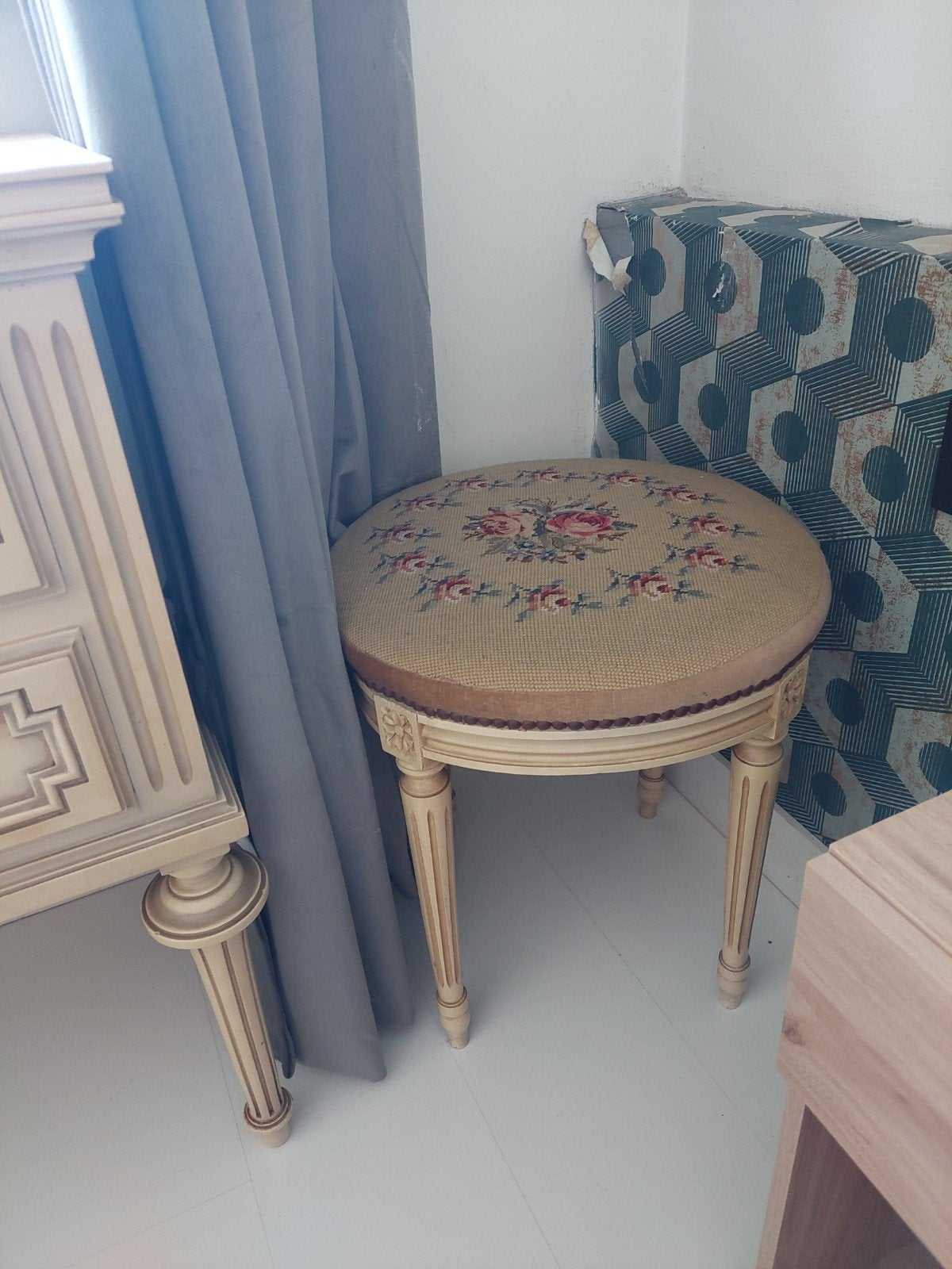 Gratis Complete slaapkamer set: kledingkast, ladekast, poef, Ophalen of Verzenden
