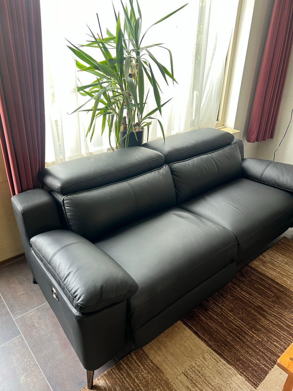 Zo goed als nieuwe zwarte leren bank met elektrische relaxfu, Huis en Inrichting, Ophalen of Verzenden, Zo goed als nieuw, Rechte bank