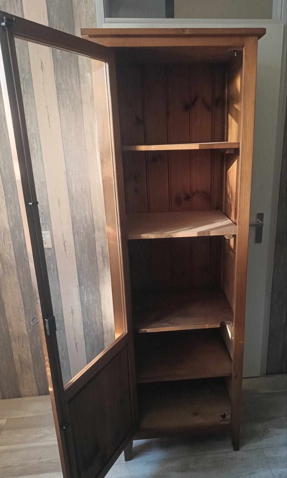 2 Houten vitrinekast met glazen deur en planken, Ophalen, Overige houtsoorten, 50 tot 100 cm, Klassiek, Landelijk