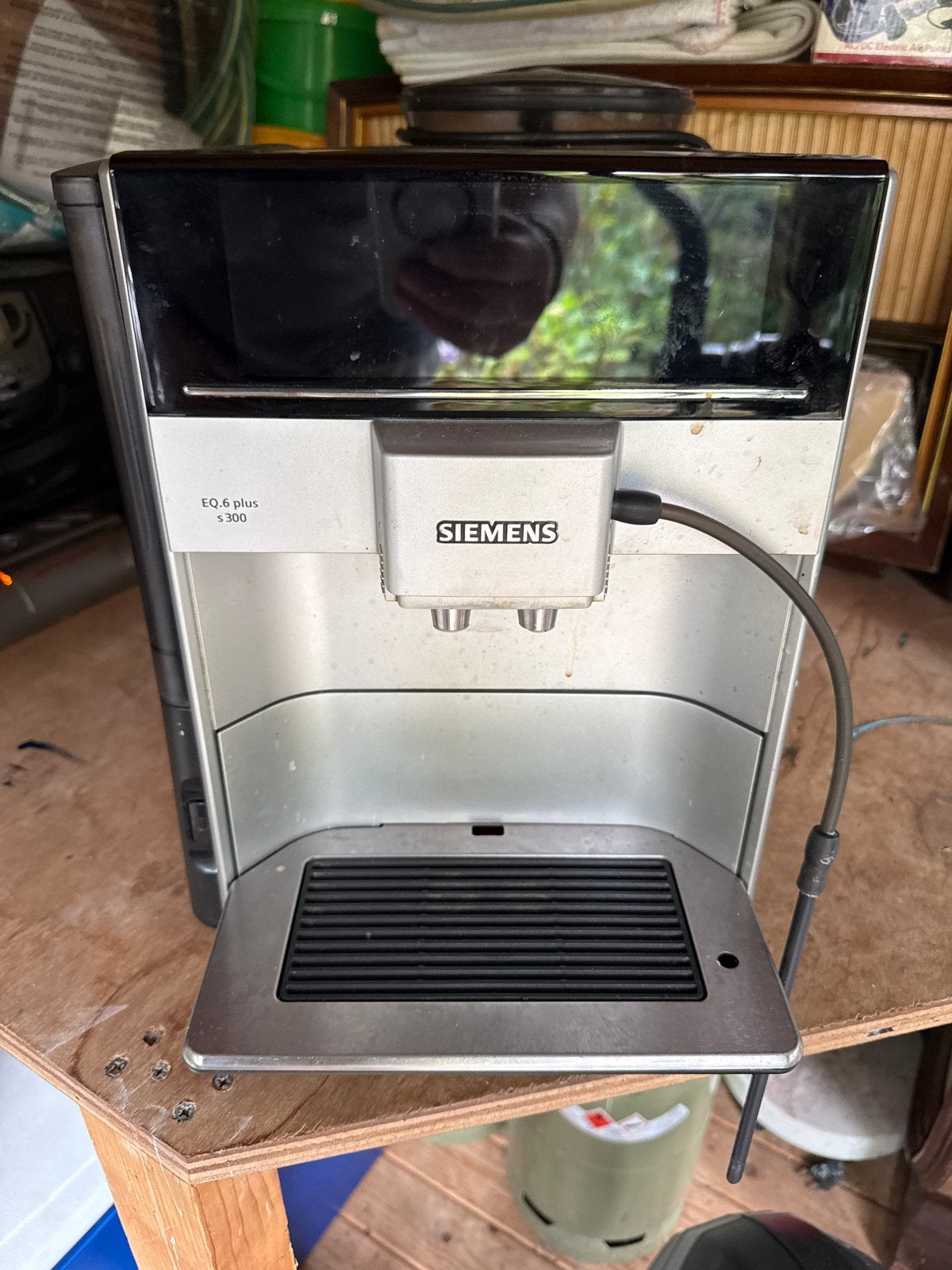 Siemens EQ.6 plus s300 koffiemachine - klein defect, Witgoed en Apparatuur, Koffiezetapparaten, Ophalen, Afneembaar waterreservoir
