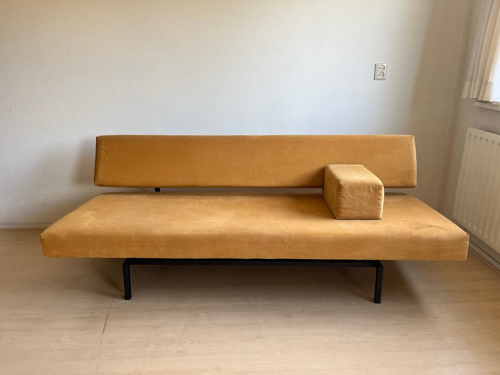 Stijlvolle slaapbank/daybed - Okergeel, Huis en Inrichting, Ophalen, Gebruikt, Eenpersoons, Geel