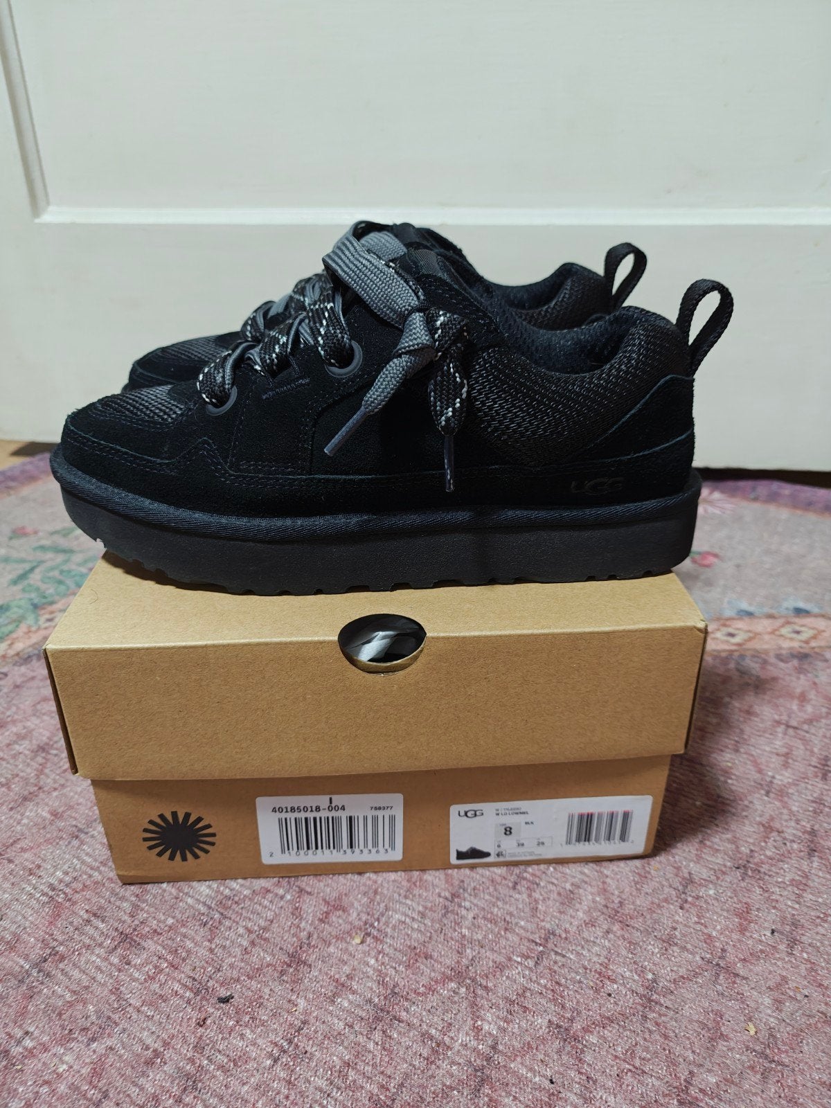 Mooie UGG Lo Lowmel Black, UGG, Zwart, Ophalen of Verzenden, Zo goed als nieuw