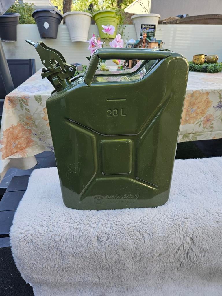Zo goed als nieuwe jerrycan 20L met tuit, Ophalen, Zo goed als nieuw