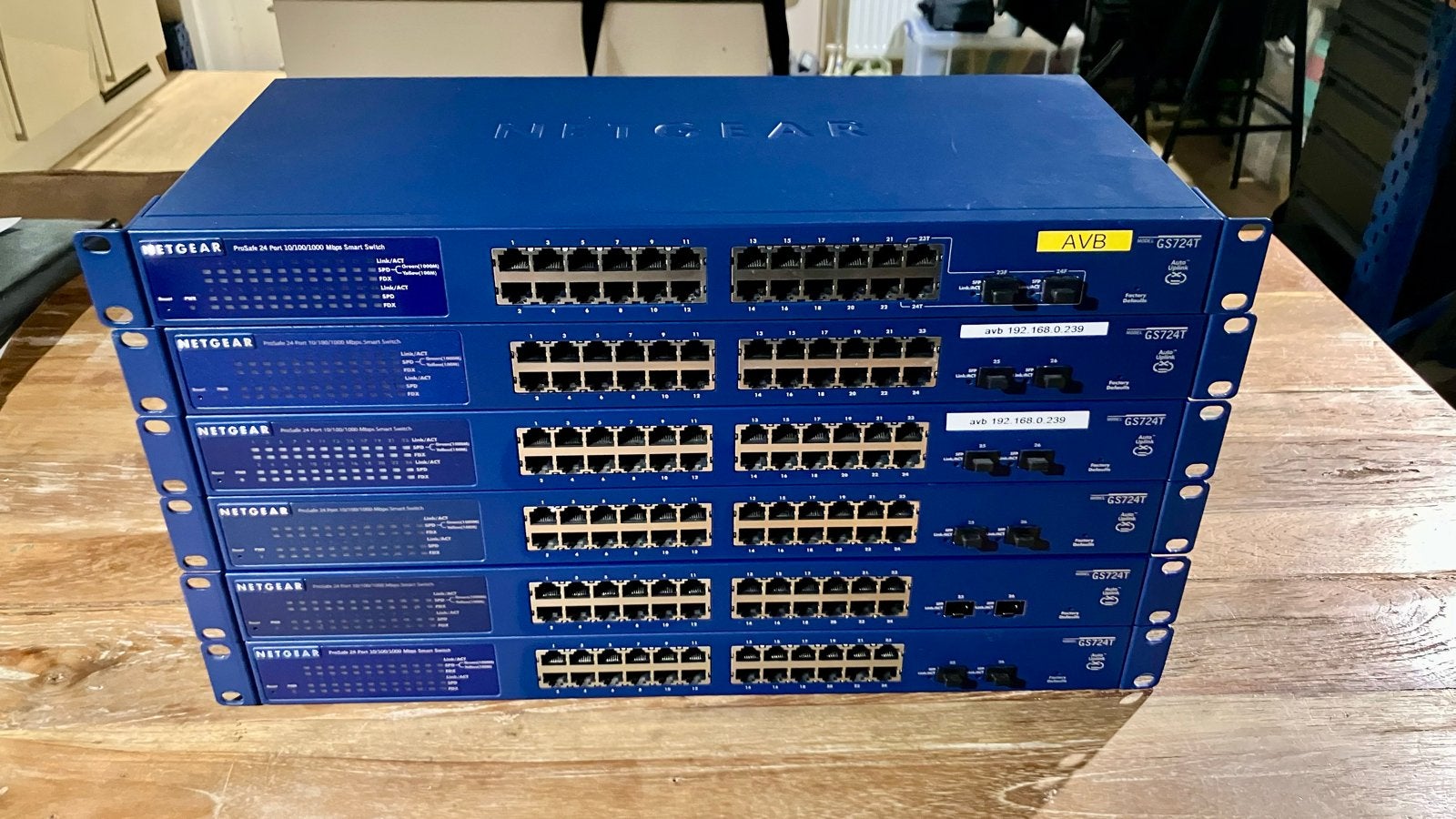 NETGEAR ProSafe 24-poorts Gigabit Smart Switch GS724T v4 v3, Computers en Software, Ophalen, Gebruikt