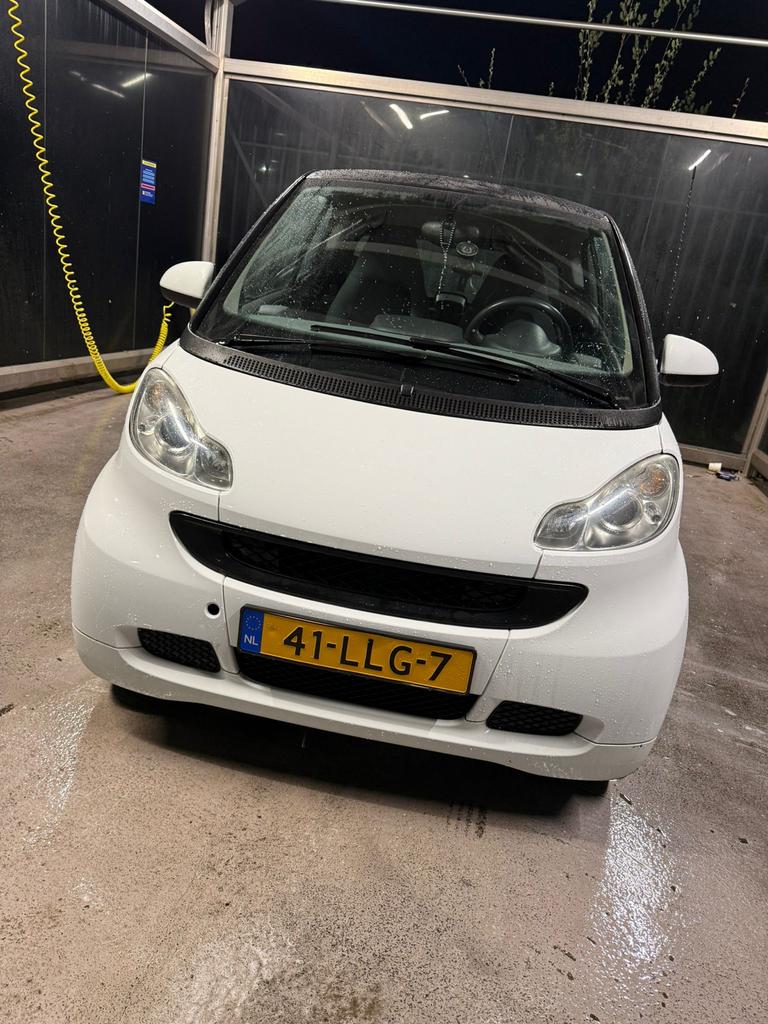 Smart ForTwo 1.0 45KW Coupe AUT 2010 Zwart&wit, Auto's, Automaat, Achterwielaandrijving, 18 €/maand, 61 pk