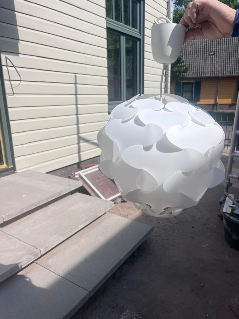 Witte hanglamp ikea, Huis en Inrichting, Lampen | Hanglampen, Ophalen, Zo goed als nieuw, Kunststof, 50 tot 75 cm