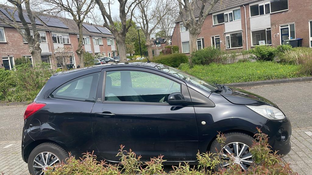 Ford Ka 1.2 69pk 2011 Zwart, Voorwielaandrijving, Euro 5, Stof, Airbags