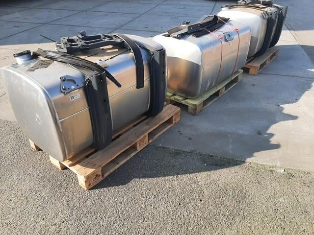 3 nieuwe daf tanken + hydraulische tanken + filter div., Auto-onderdelen, Ophalen, Gebruikt, Overige merken, Klein materiaal