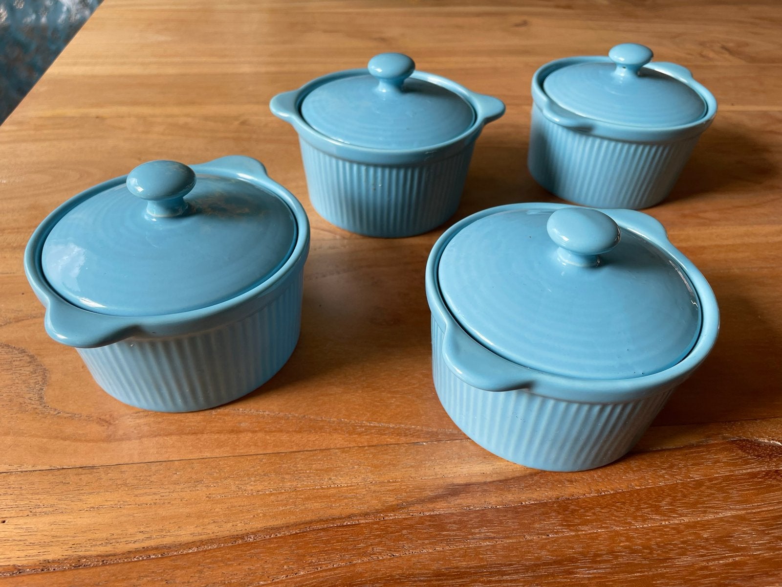 Set van 4 blauwe keramische ovenschaaltjes met deksel, Ophalen, Overige merken, Keramiek, Modern