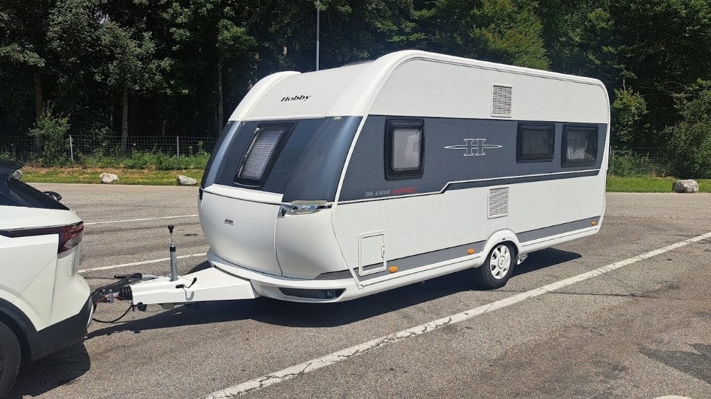Te Koop een zeer mooie en goed onderhouden Hobby 460 UFE, Caravans en Kamperen, Caravans, Rondzit, Hobby, Frans bed, Schokbreker