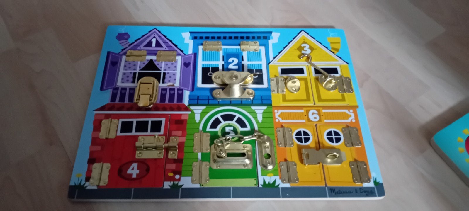 Houten activiteitenbord - sloten en grendels, Ophalen, Zo goed als nieuw