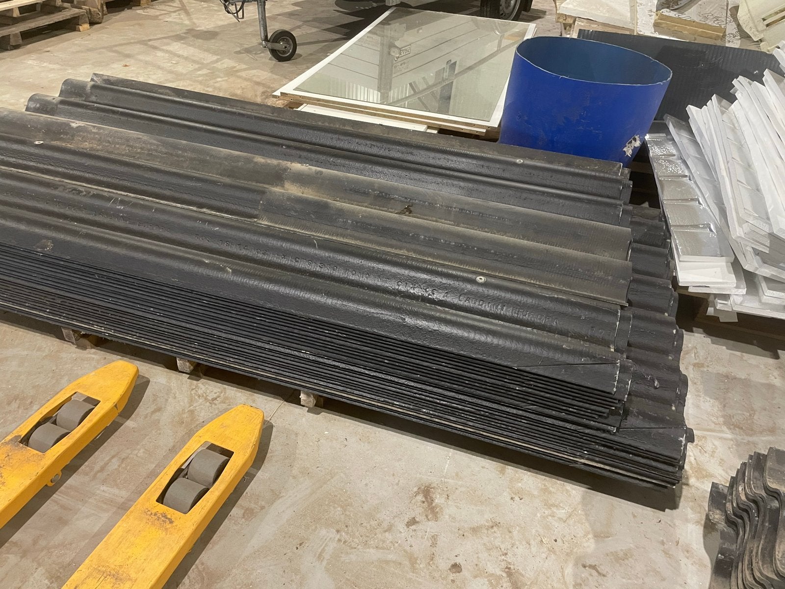 Golfplaten en nokken - Diverse afmetingen en materialen, Ophalen, Overige materialen, Gebruikt, Zwart
