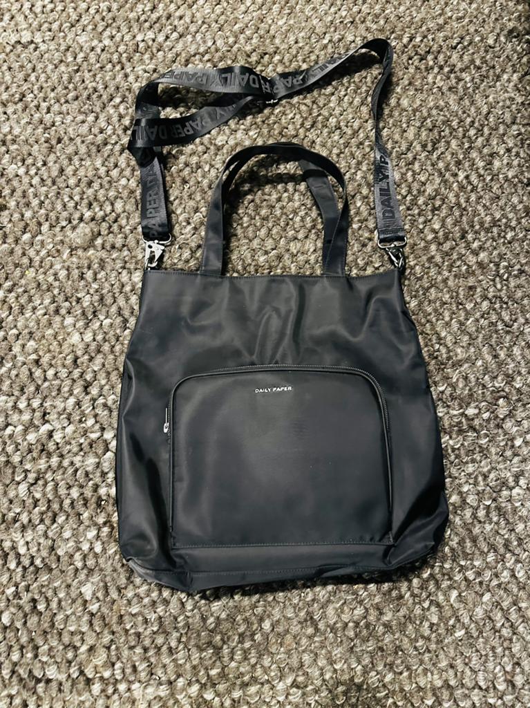 Daily Paper Schouder/Hand Tas Zwart (Bijna nieuw), Sieraden, Tassen en Uiterlijk, Tassen | Damestassen, Ophalen of Verzenden, Zo goed als nieuw