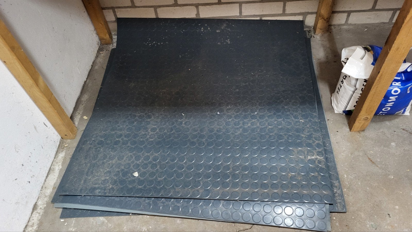 6 Rubberen noppenmatten 1 x 1 m rubber noppenmat, Ophalen, Gebruikt