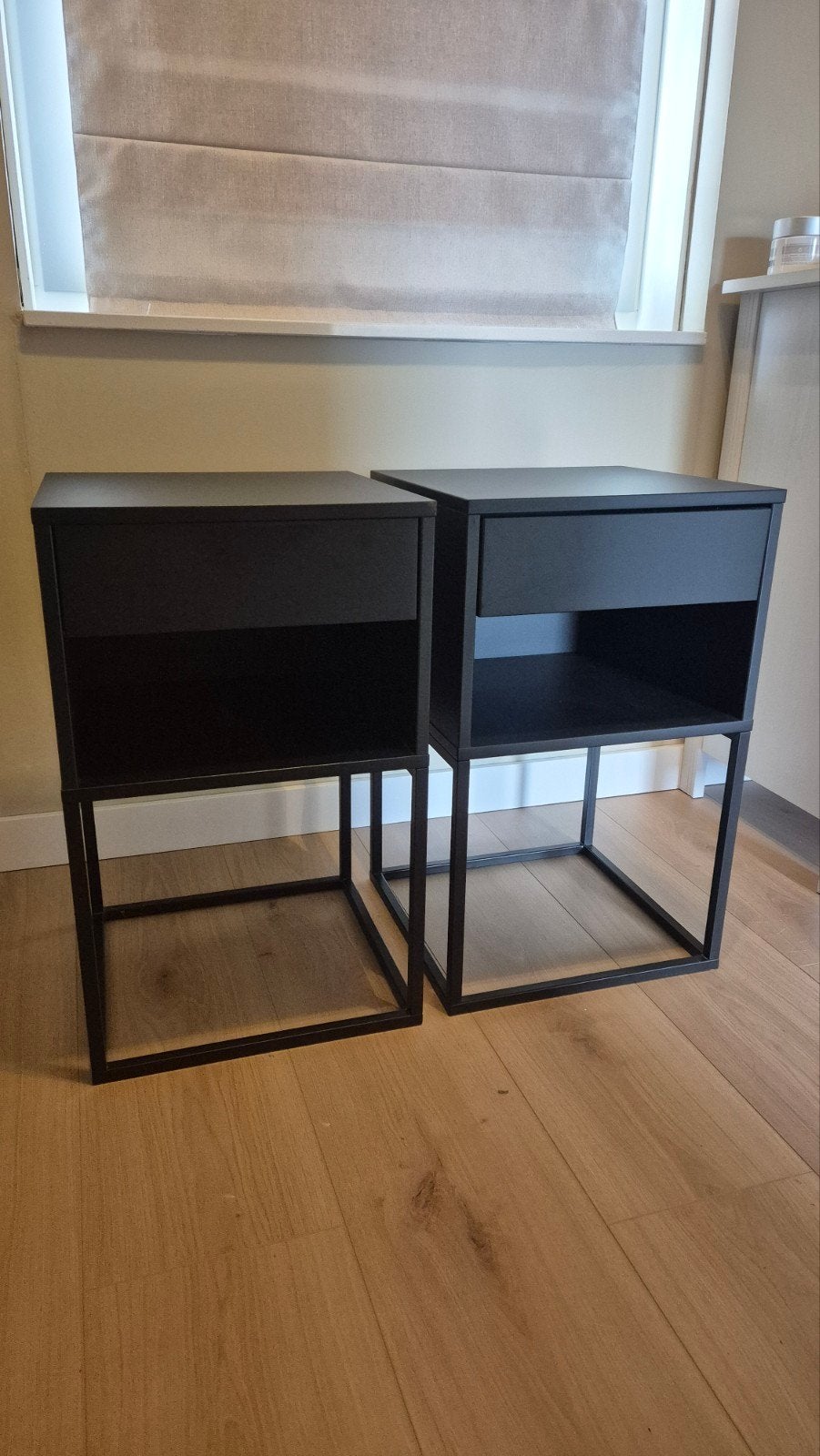 2 Ikea Vikhammer nachtkastjes, Ophalen, Kunststof, Gebruikt, Minder dan 45 cm