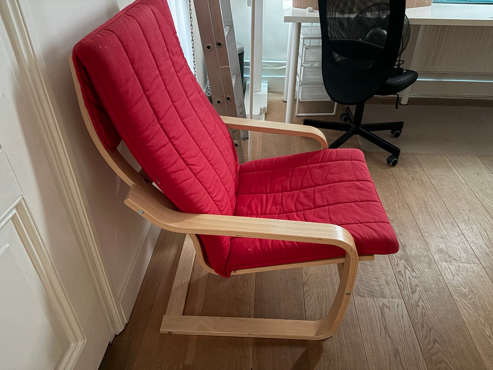 IKEA Poäng fauteuil - Rood met licht houten frame, Huis en Inrichting, Ophalen, Zo goed als nieuw, Eén, Rood