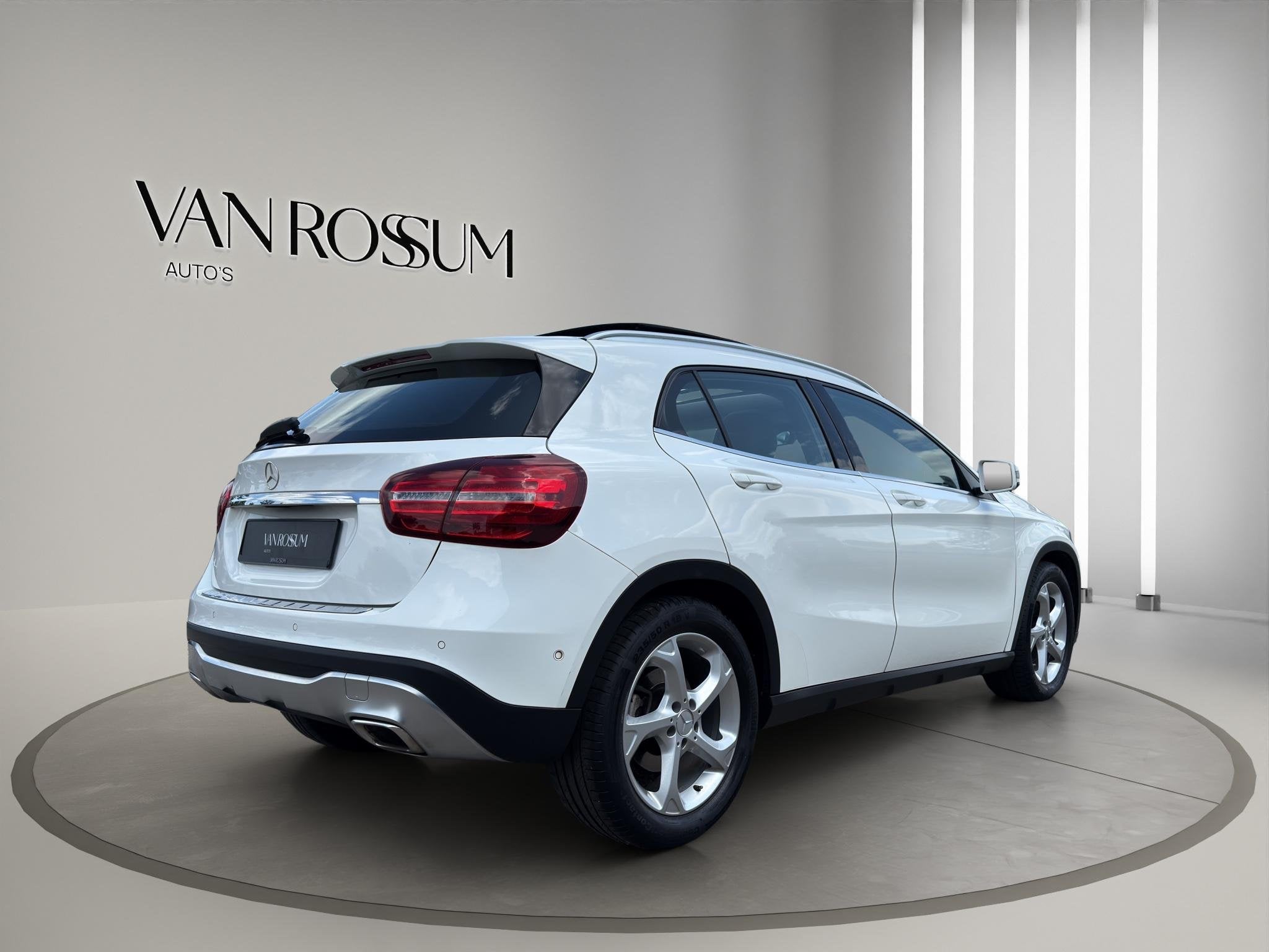 Mercedes-Benz GLA-klasse 180 Premium | Pano | Leder sportsto, Auto's, Gebruikt, 4 cilinders, 1595 cc, Bedrijf