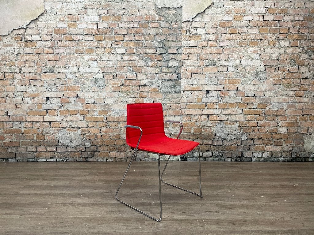 Arper Catifa 46 oranjerood met armleuning bij TheReSales, Ophalen, Design, Zo goed als nieuw, Stof