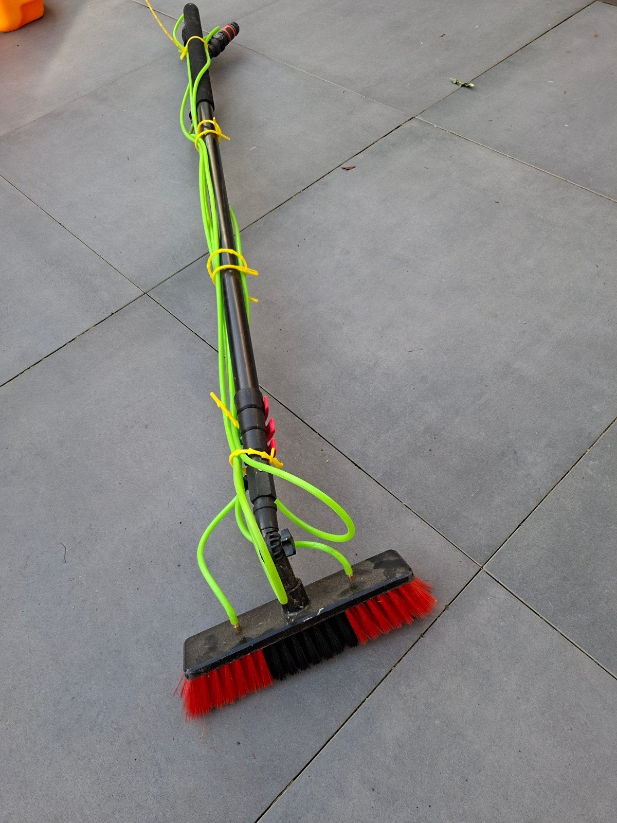 Telescopische wasborstel met wateraansluiting, Ophalen