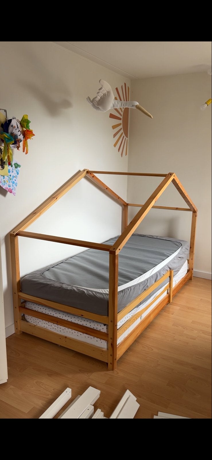 Huisbed kinderbed met lattenbodem, Ophalen, 85 tot 100 cm, Gebruikt, Lattenbodem