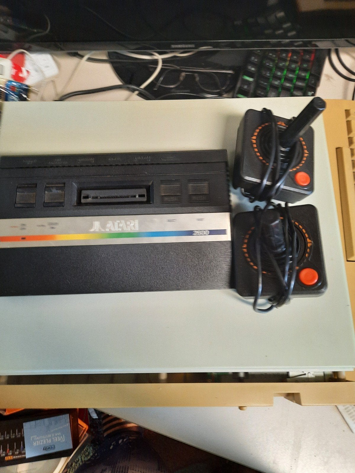Atari Juniot Konsole mit 2 originale Atarie Joysticks, Spelcomputers en Games, Ophalen of Verzenden, Zo goed als nieuw, Met 2 controllers