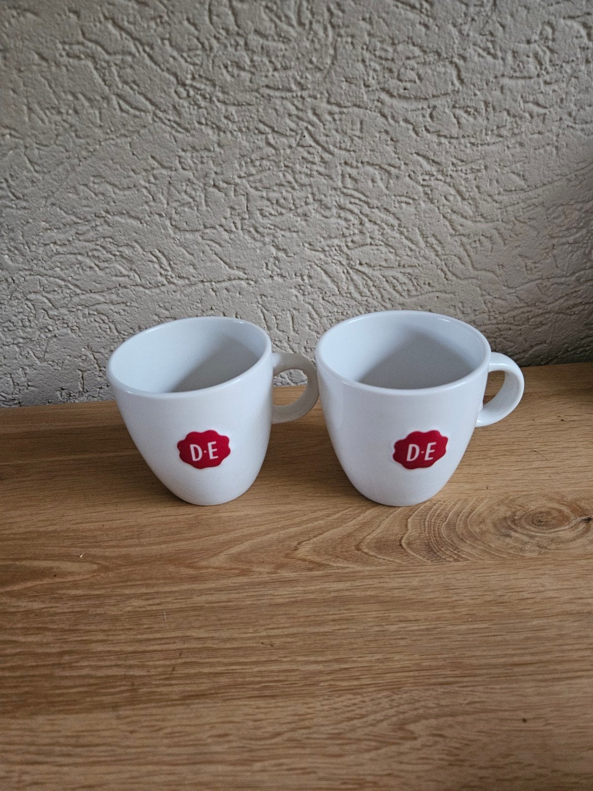 2 Douwe Egberts koffie  mokken 200 cc, Ophalen of Verzenden, Nieuw, Overige stijlen, Kop(pen) en/of Schotel(s)