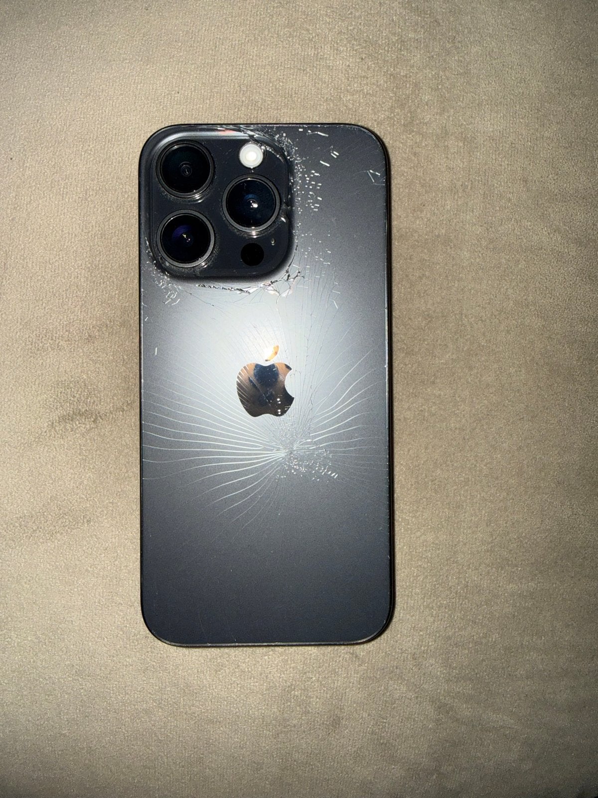 iPhone 15 Pro 128GB - Gebarsten achterkant, 256 GB, Gebruikt, Zwart, IPhone 15 Pro Max