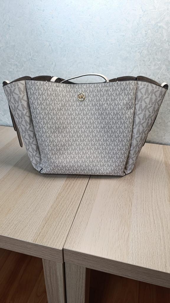 Nieuwe Michael Kors Freya Large tas van leer met etui, Ophalen of Verzenden, Nieuw, Beige, Handtas