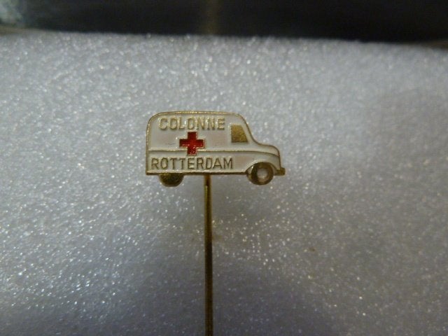 Vintage Speldje Ambulance Rode Kruis Rotterdam, Ophalen of Verzenden, Gebruikt, Transport, Speldje of Pin