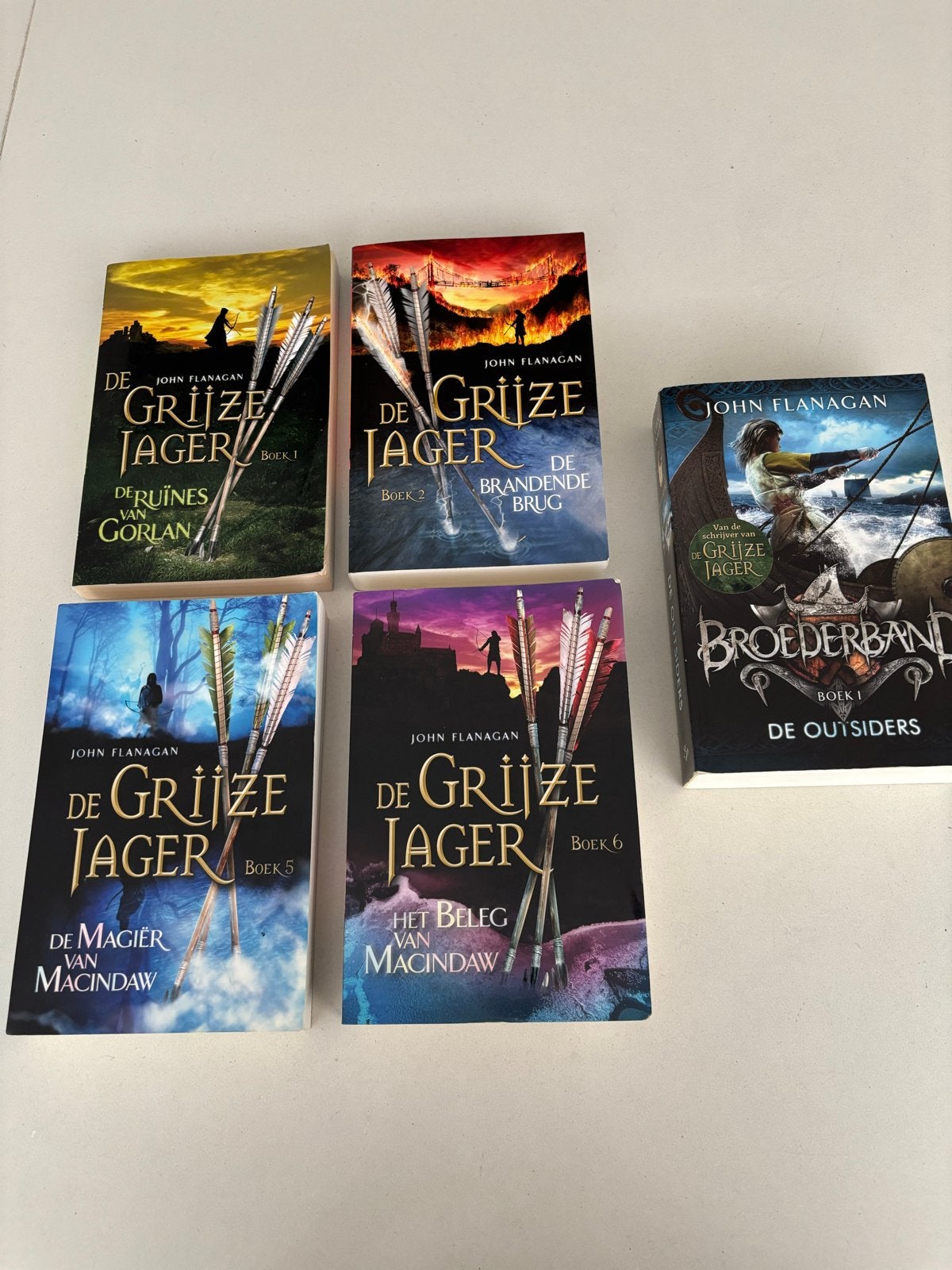 De Grijze Jager & Broederband boeken - John Flanagan, Ophalen of Verzenden, Zo goed als nieuw
