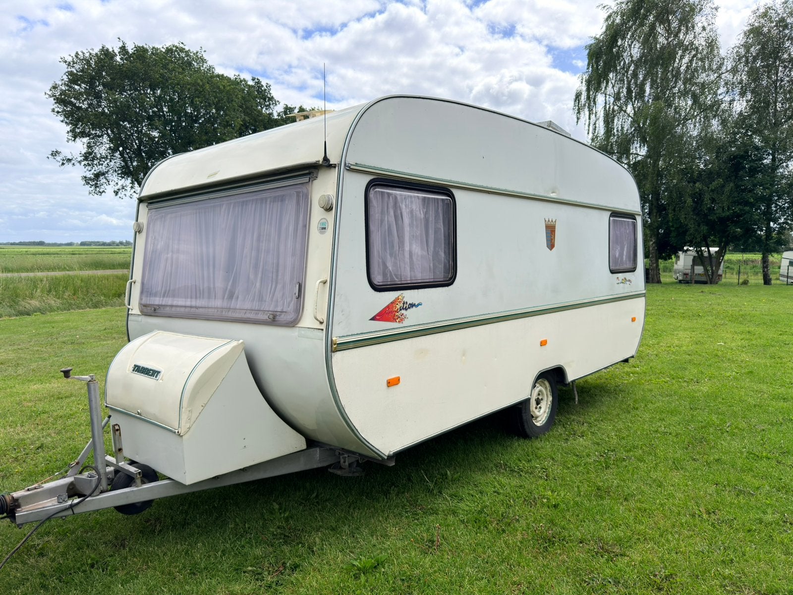 Tabbert 460 | Nette staat!, Caravans en Kamperen, Tabbert, Koelkast, Bedrijf, Treinzit