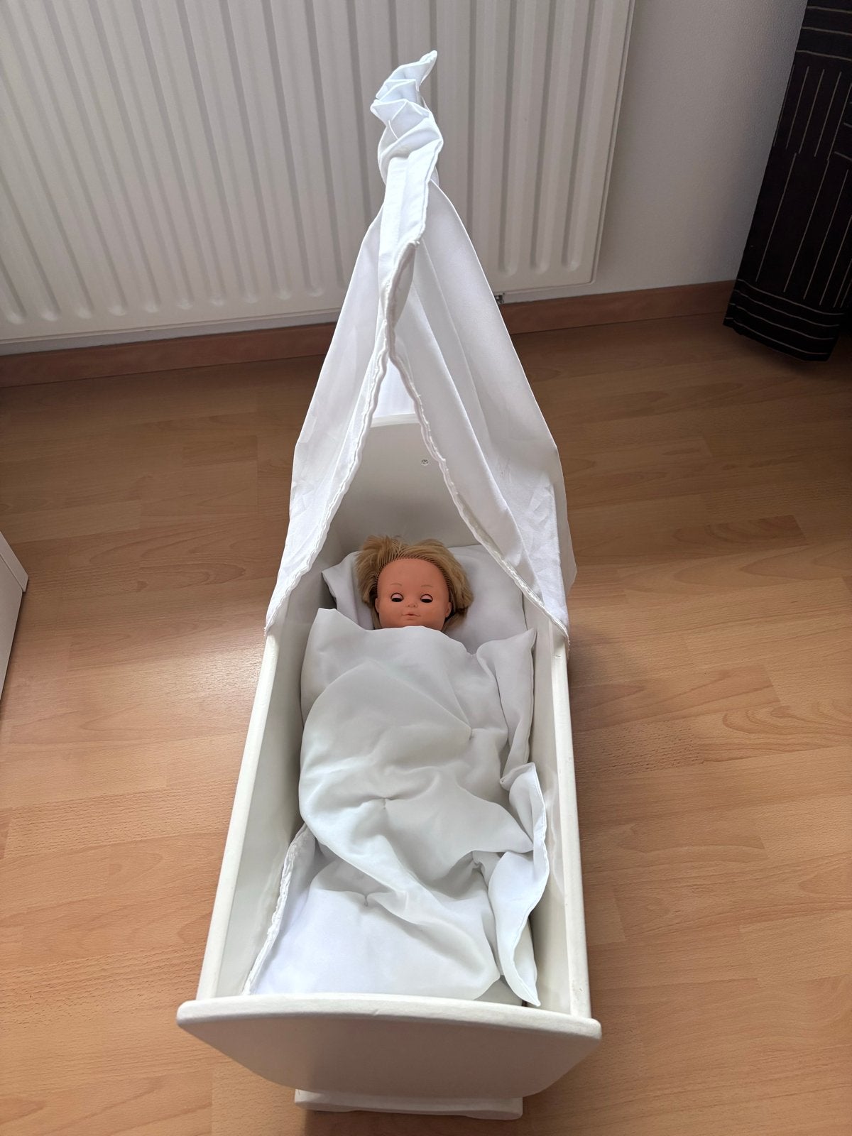 Houten poppenbed met hemeltje en matrasje, Kinderen en Baby's, Speelgoed | Poppen, Gebruikt, Overige typen, Ophalen