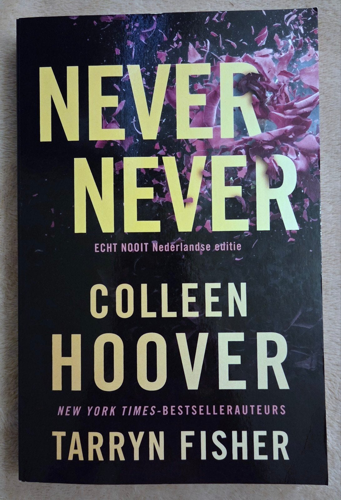 Colleen Hoover - Never never - Nederlandse editie, Ophalen of Verzenden, Zo goed als nieuw, Colleen Hoover