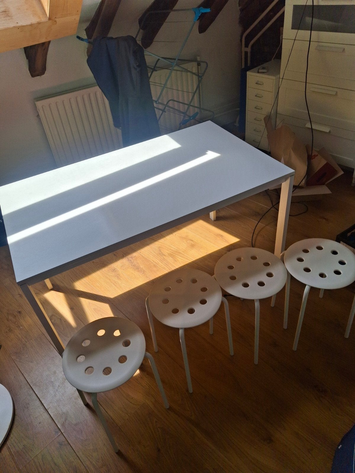 IKEA SANDSBERG tafel met 4 MARIUS krukken, Gebruikt, 100 tot 150 cm, Rechthoekig, 50 tot 100 cm
