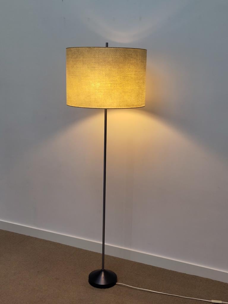 Vintage staande lamp metaal vloerlamp metaal glasvezel, Ophalen, Gebruikt, Mid century modern dutch design, .