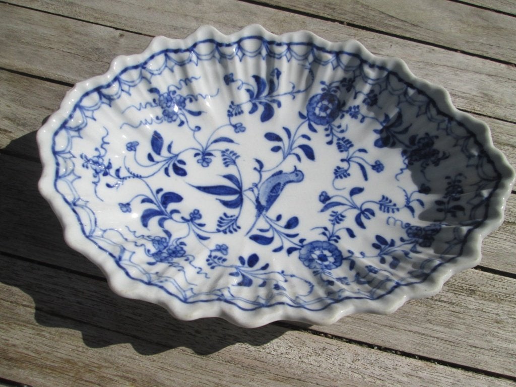 Blauw Wit Ovaal Schaaltje met Vogel en Geschulpte Rand, Ophalen of Verzenden