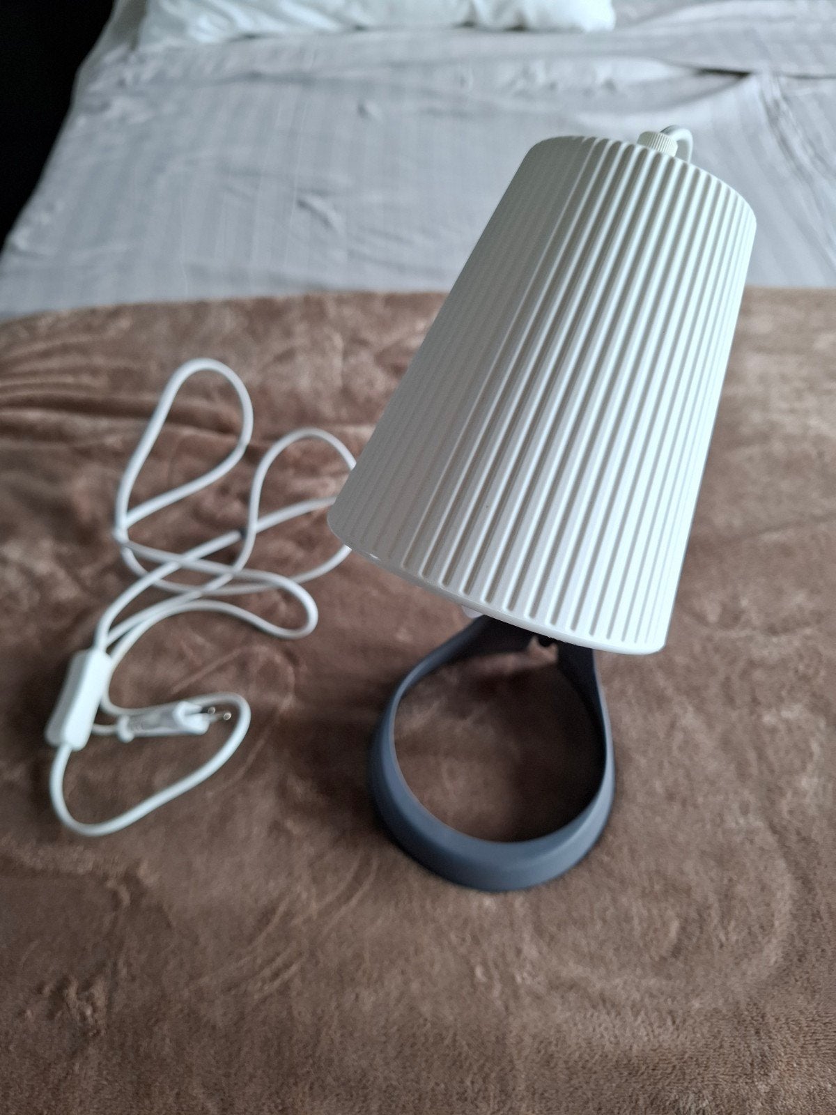 Nachtkastlampje, IKEA, Huis en Inrichting, Ophalen, Kunststof, 35 cm, Zo goed als nieuw