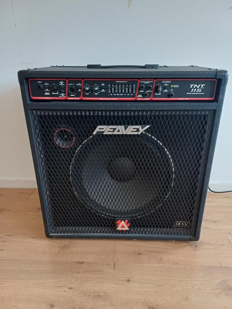 Peavey TNT 115 Bass Combo Versterker - Krachtig Geluid, Ophalen, Gebruikt, Basgitaar, 100 watt of meer