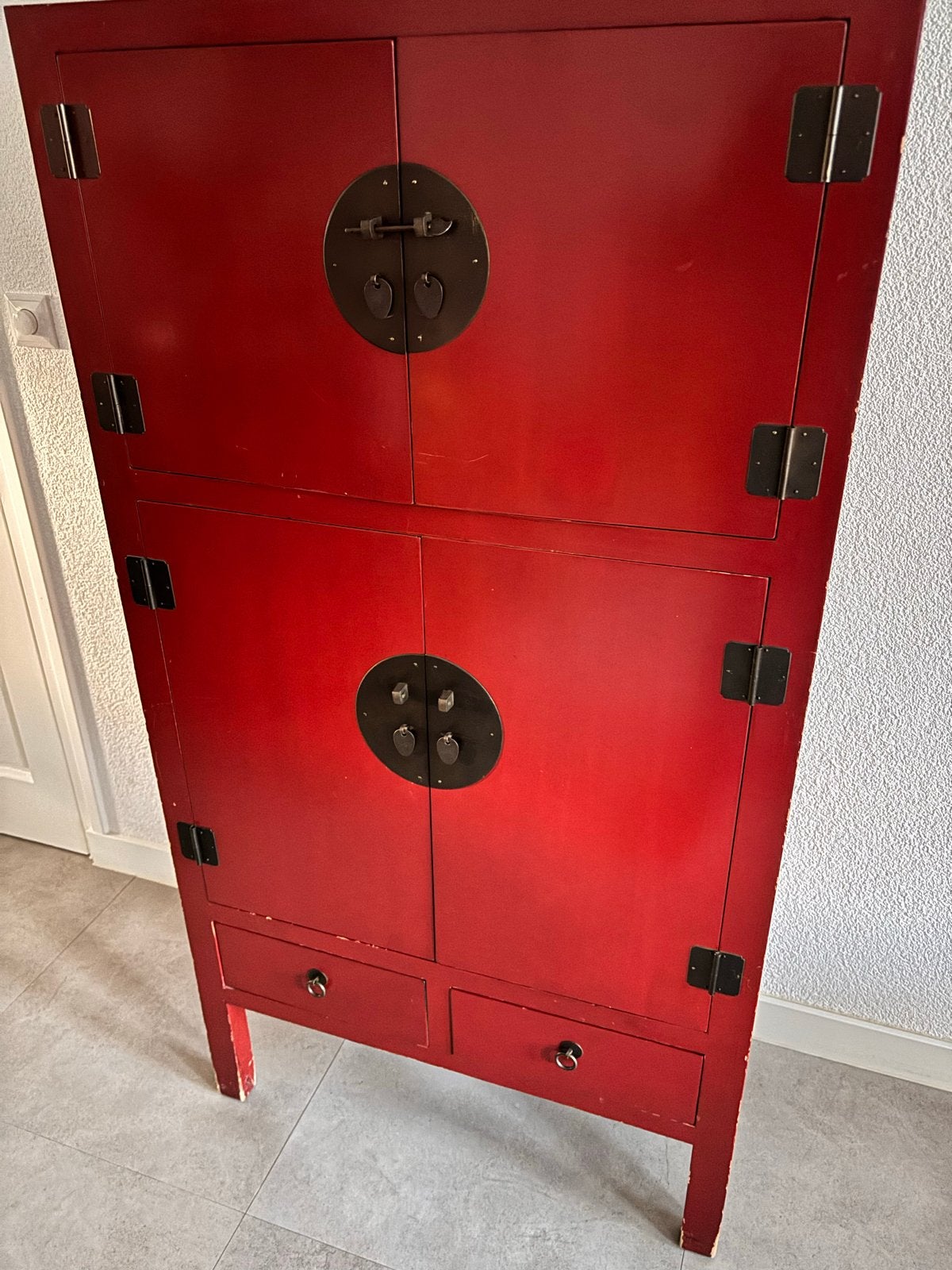 Rode Chinese kast met 2 lades en 4 deuren, Ophalen, Gebruikt, 50 tot 100 cm, Met lade(s)