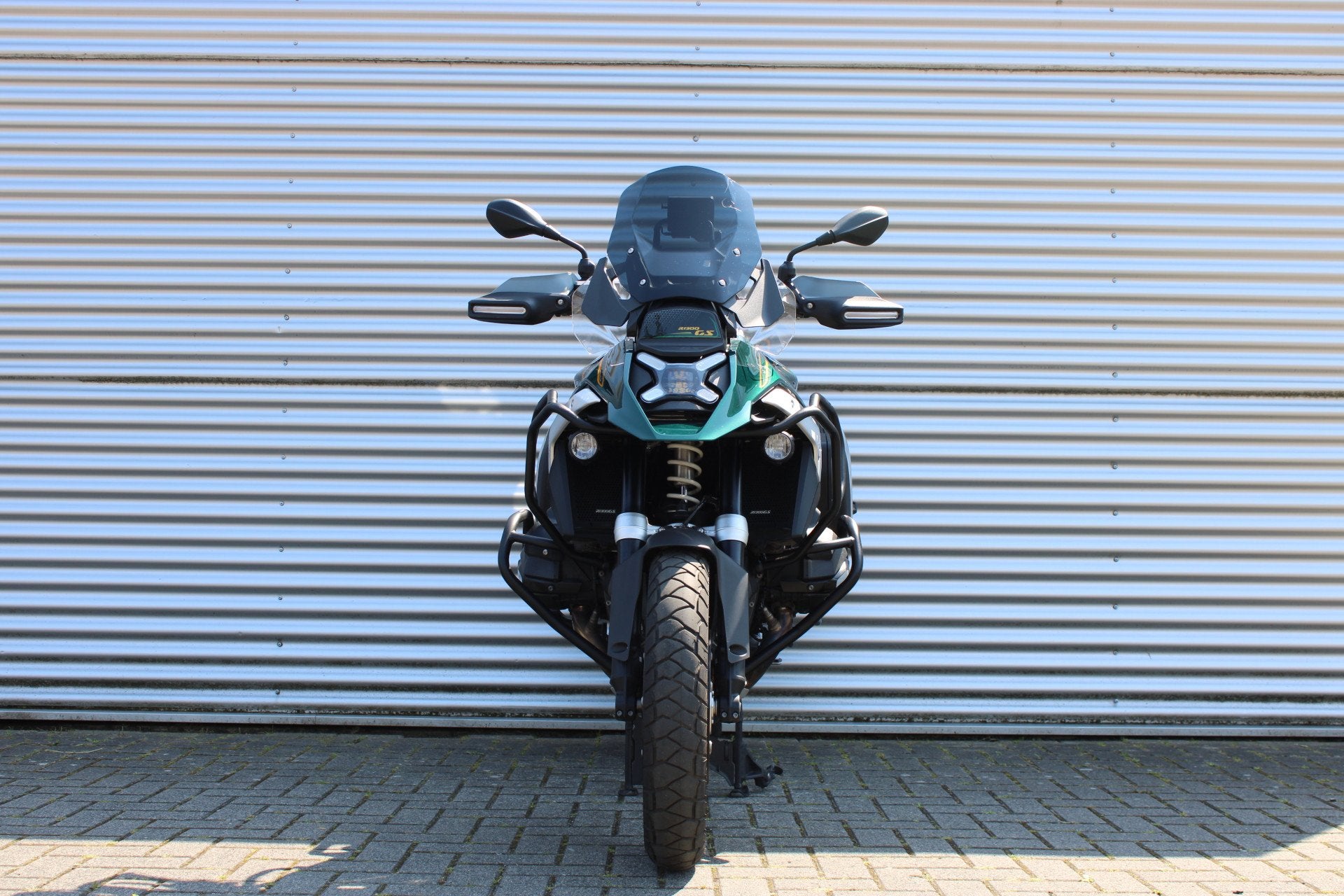 BMW R 1300 GS |1ste eigenaar |Akrapovic |Dealer onderhouden, Verkoop.motorrad@oostland-enschede.nl, Handvatverwarming, Spaansland 10
7543BG  ENSCHEDE, NL