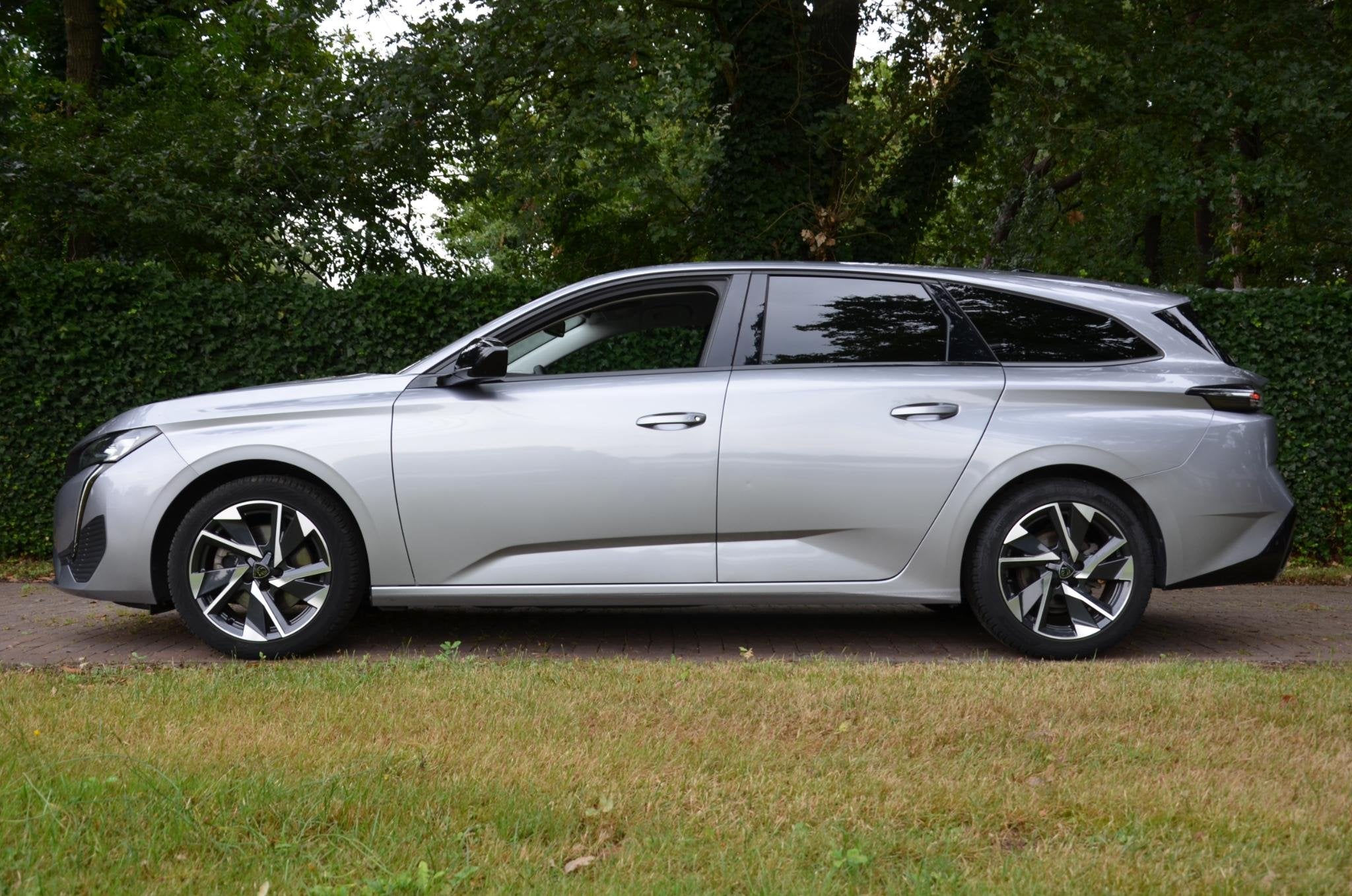 Peugeot 308 SW 1.2 Hybrid 136 e-DCS6 Allure Automaat/Navi/Pd, 145 pk, Gebruikt, Euro 6, 1199 cc