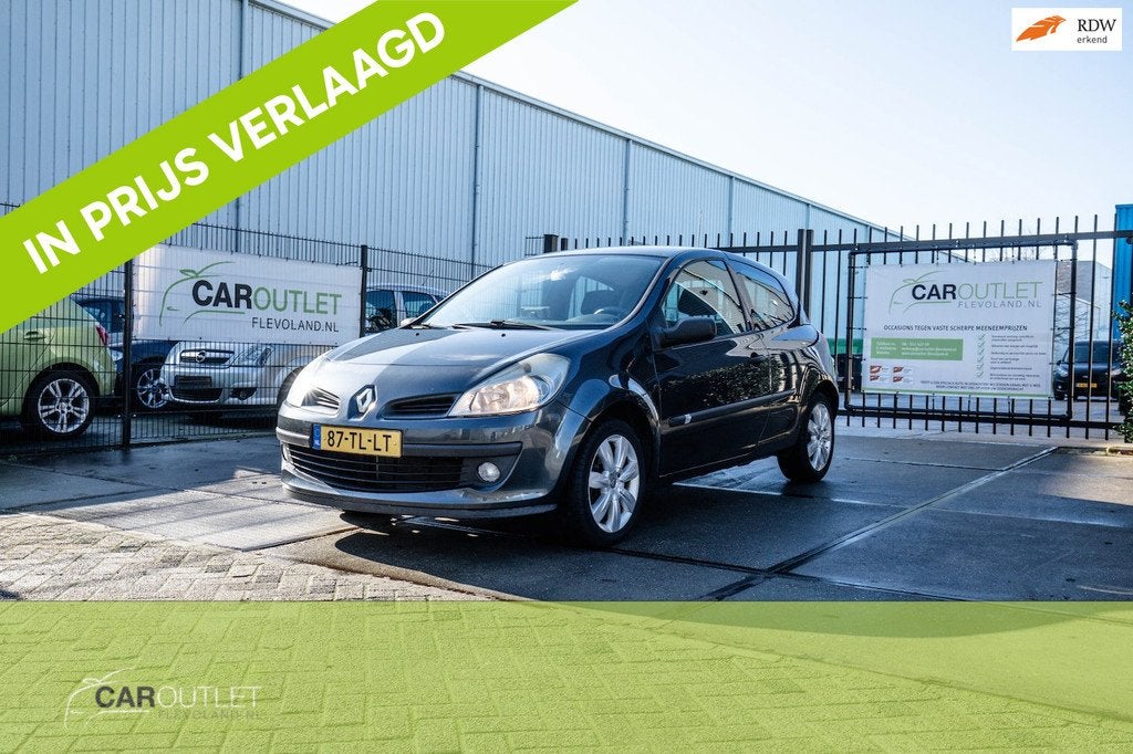 Renault Clio 1.4-16V Expression Leuke Clio met Goed navi sys, Auto's, Voorwielaandrijving, Gebruikt, 4 cilinders, 49 €/maand