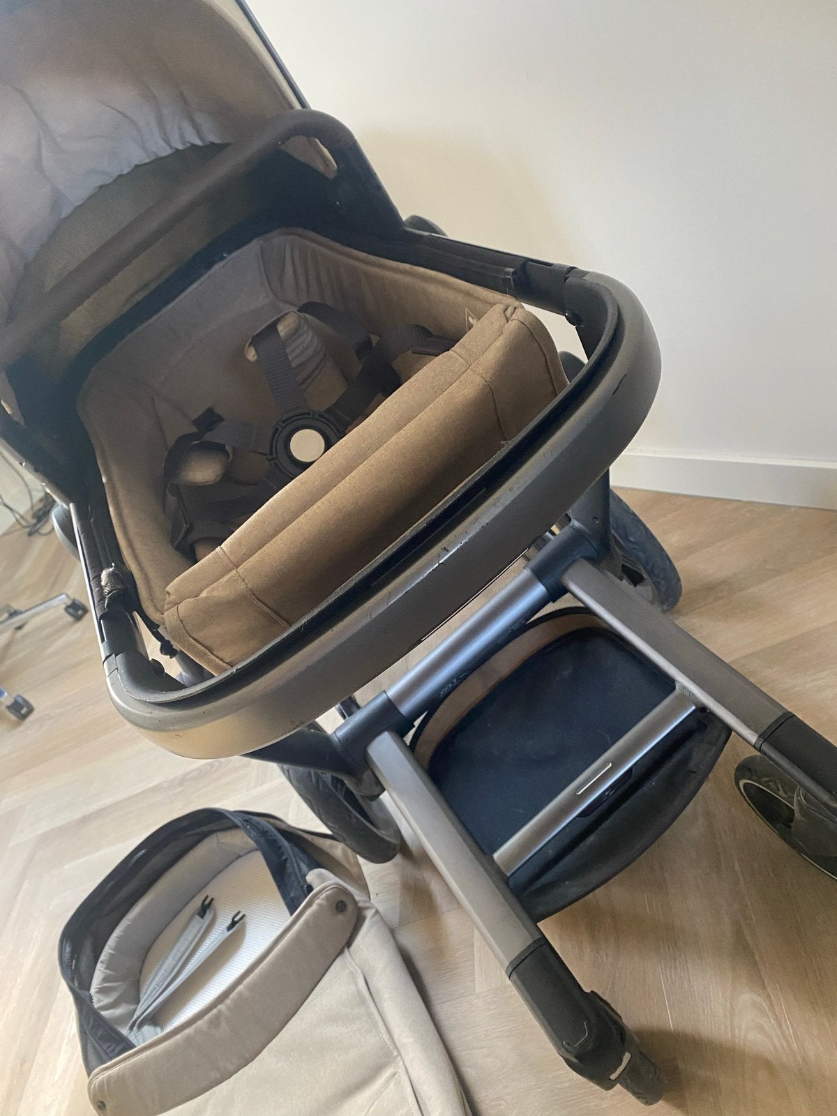 Foto 10 van Joolz Day+ Combiwagen met Reiswieg - Beige, Gebruikt