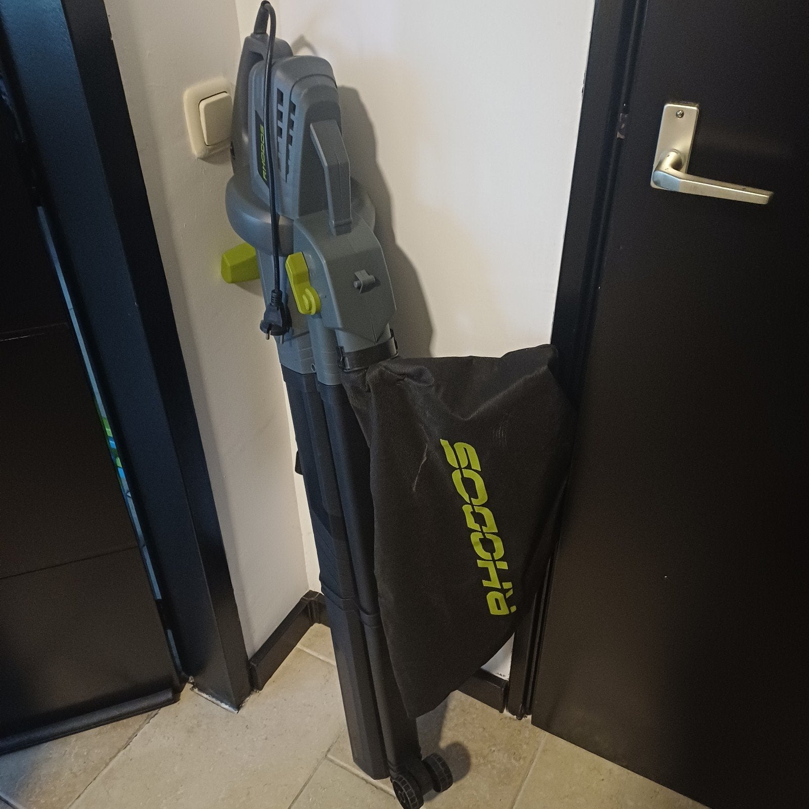 Elektrische bladblazer met zuig- en versnipperfunctie, Ophalen, Gebruikt, Met opvangzak, Handgedragen