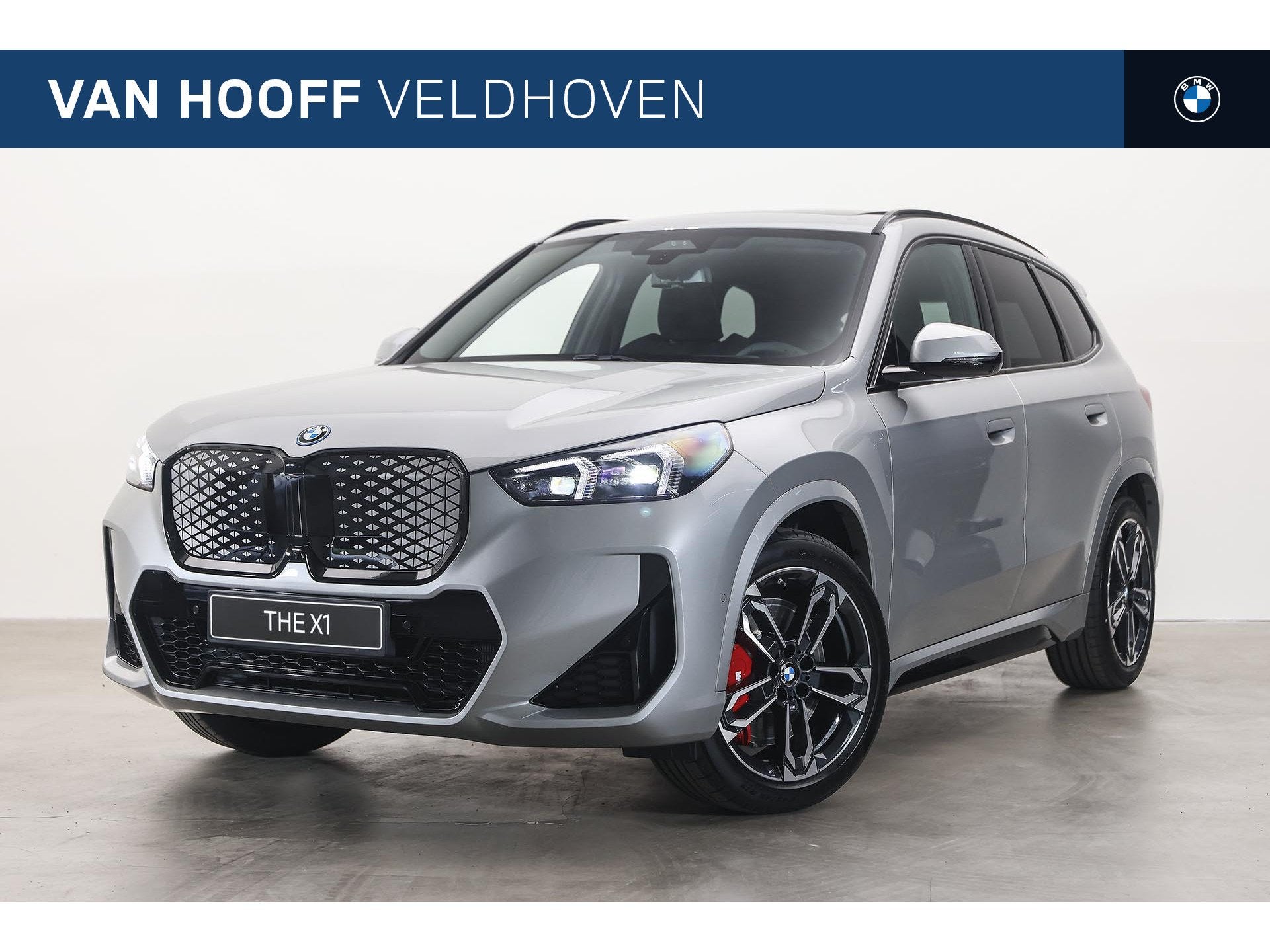 BMW iX1 eDrive20 M Sport / Panoramadak / Trekhaak / Sportsto, Auto's, Zwart, Nieuw, SUV of Terreinwagen, Zilver of Grijs