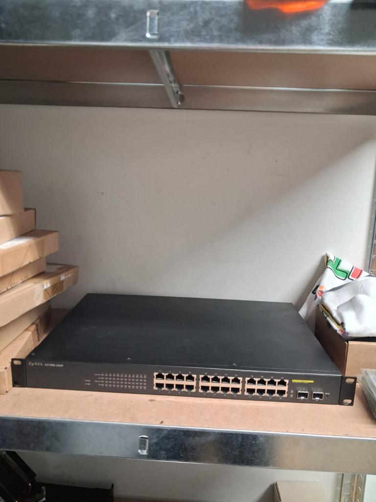 Zyxel GS1900-24HP PoE switch, Computers en Software, Netwerk switches, Ophalen of Verzenden, Zo goed als nieuw