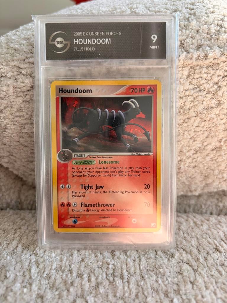 Houndoom 2005 EX Unseen Forces Holo TGA 9 Mint, Ophalen of Verzenden, Zo goed als nieuw, Losse kaart, Foil