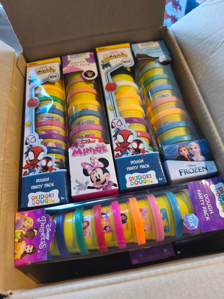 250 stuks Disney klei potjes: spidey Minnie Mouse etc, Ophalen of Verzenden, Nieuw