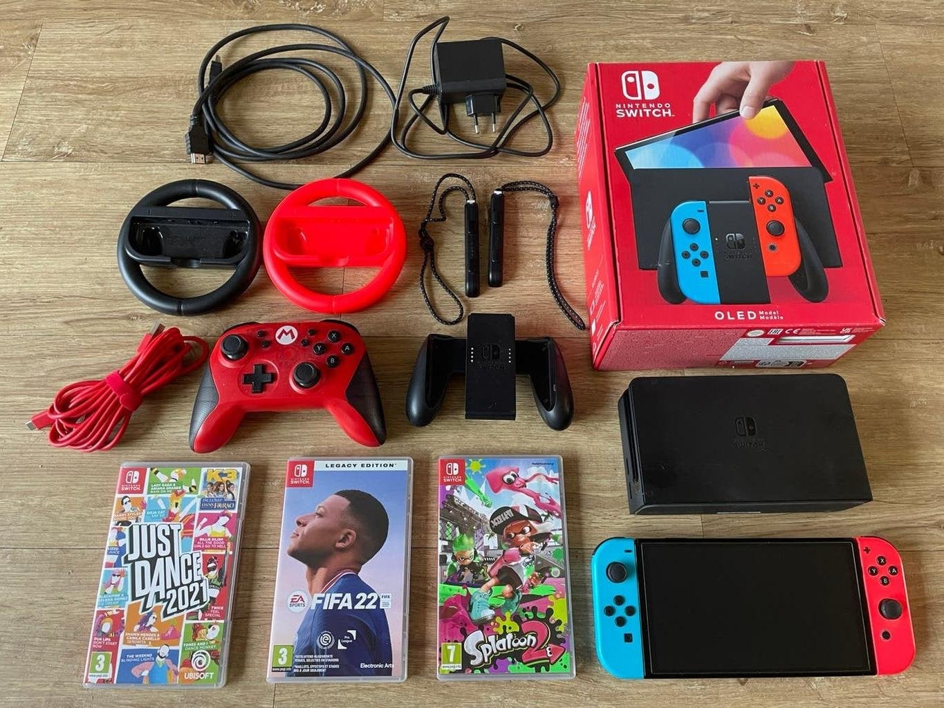 Foto 2 van Nintendo Switch OLED in Top Staat + Spellen + Veel Extra's