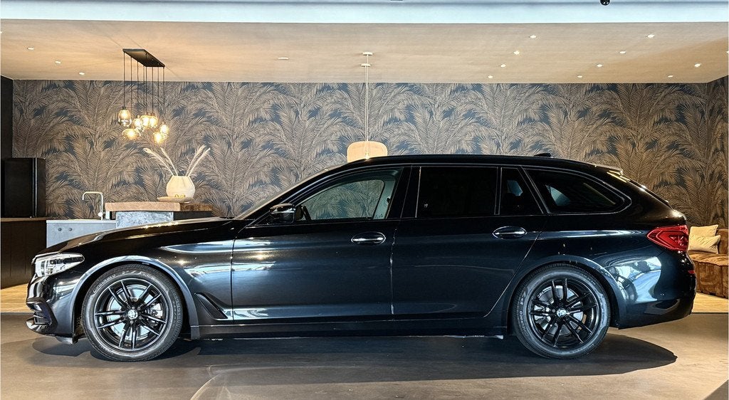 BMW 5 Serie Touring 520d High Exe I Black on Black I Mooie a, Achterwielaandrijving, 2000 kg, Diesel, 5-Serie